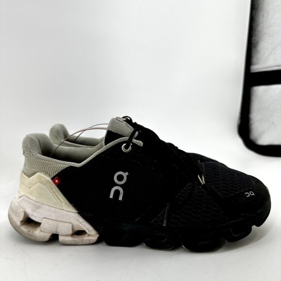 ON Cloudflyer 4 Road Running Shoes CloudTec Athletic Lace Up Black White 8 - Picture 3 of 7